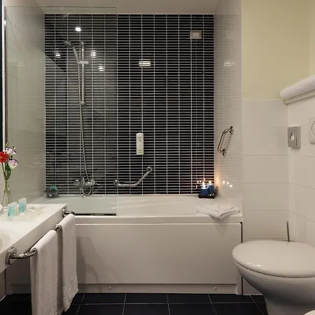 홀리데이 인 밀란 노드 자라 4*