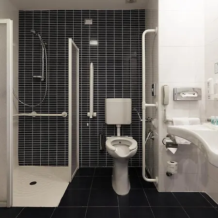 홀리데이 인 밀란 노드 자라 4*