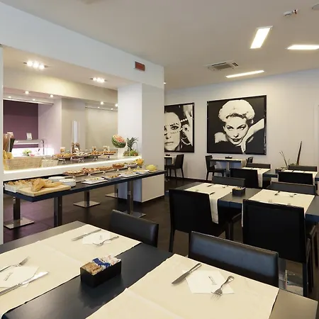 홀리데이 인 밀란 노드 자라 4*