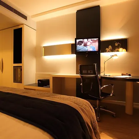 호텔 홀리데이 인 밀란 노드 자라 4*