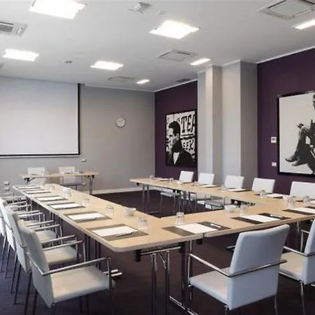 홀리데이 인 밀란 노드 자라 4*