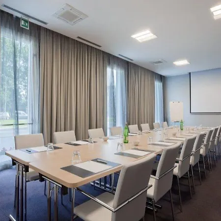 호텔 홀리데이 인 밀란 노드 자라 시니셀로발사모