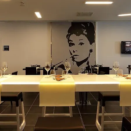 홀리데이 인 밀란 노드 자라 4*