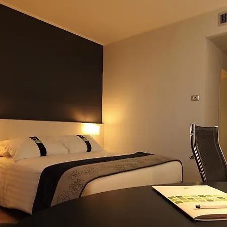 홀리데이 인 밀란 노드 자라 시니셀로발사모