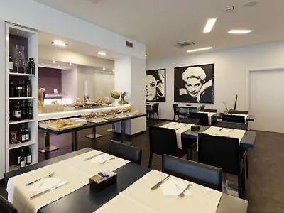 Milan Nord Zara By Ihg Hotel 4*